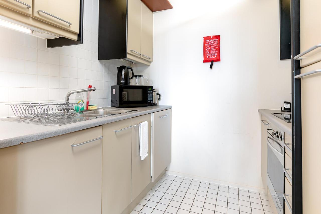 Point West Apartments London Luaran gambar