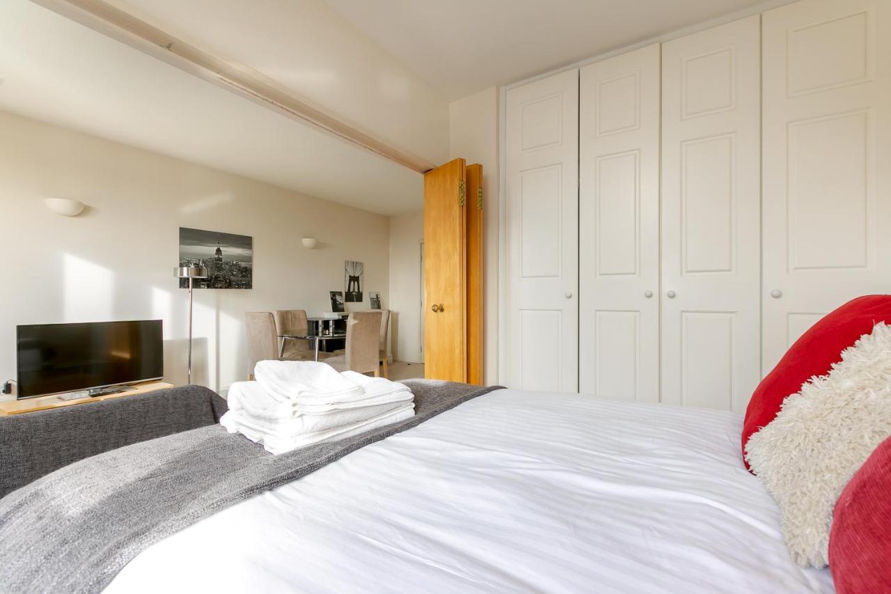 Point West Apartments London Luaran gambar