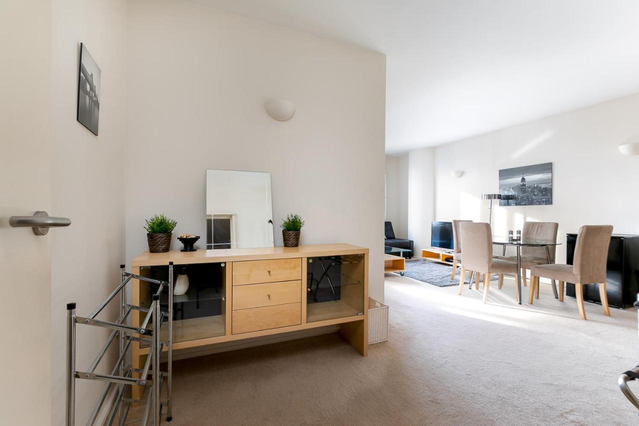 Point West Apartments London Luaran gambar