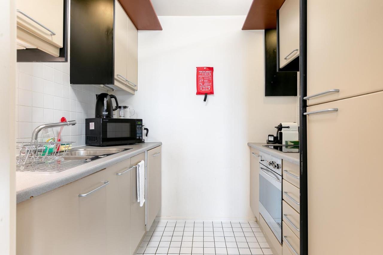 Point West Apartments London Luaran gambar
