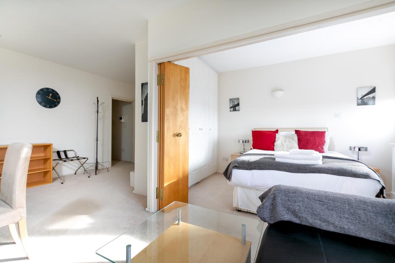 Point West Apartments London Luaran gambar